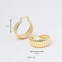 Load image into Gallery viewer, Cabo Hoops | 30 mm Gold-Filled
