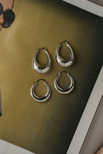 Load image into Gallery viewer, Violeta Hoops | Silver |
